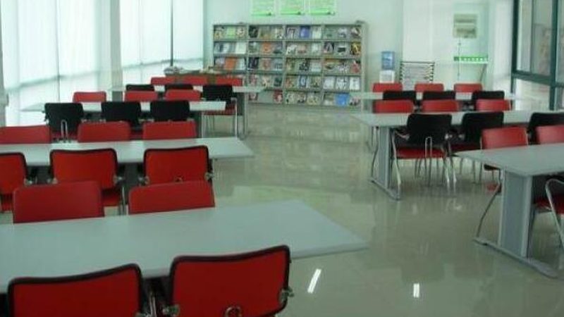 在选择建造师培训机构时，除了关注报名流程的便捷性，还应考察机构的资质与师资力量：
