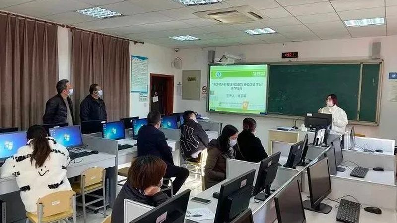 以下是一些在市场上口碑较好的管理培训PPT模板品牌：